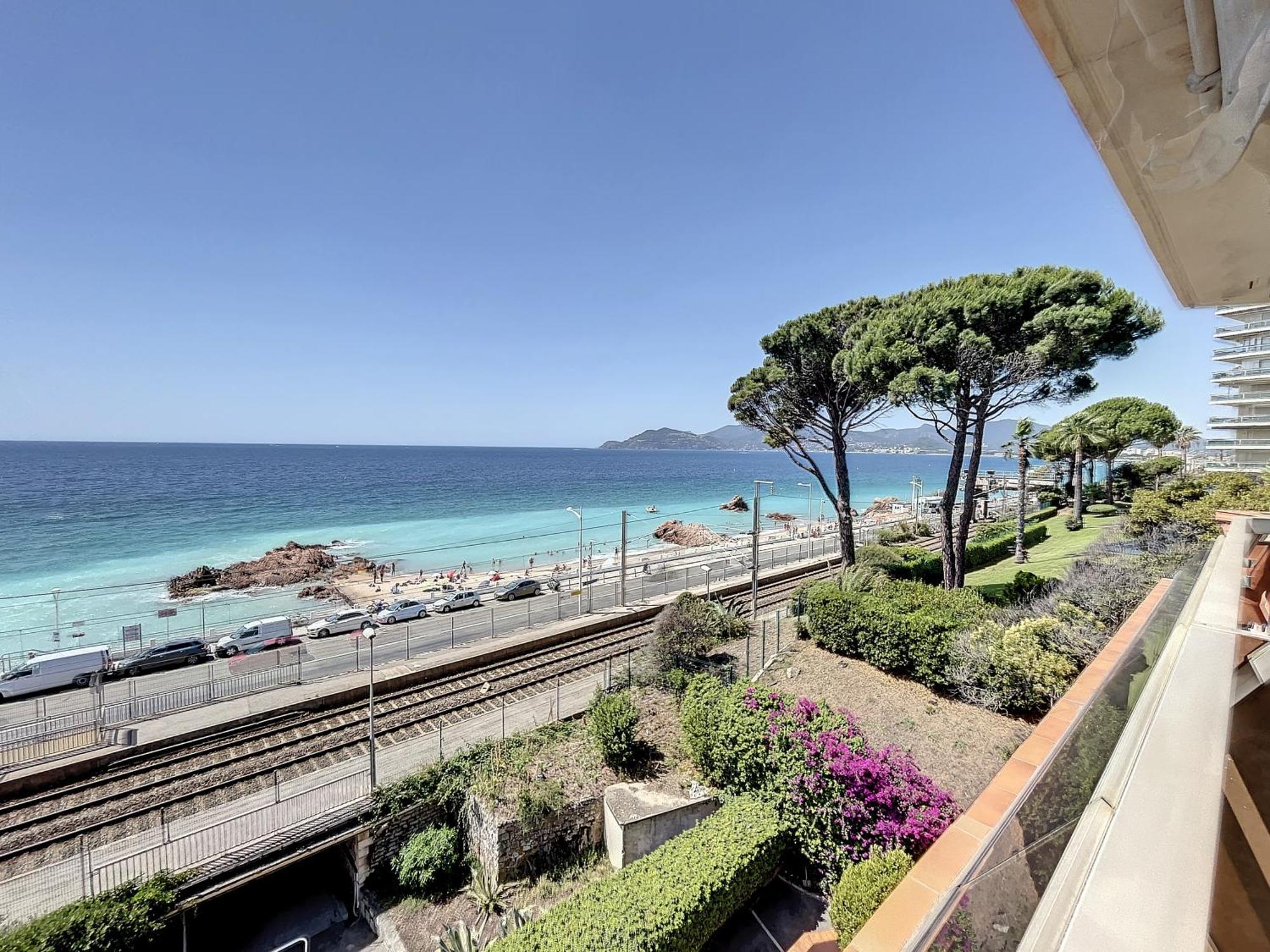 Studio With Beautiful Sea View And Direct Beach Access Cannes Exterior photo